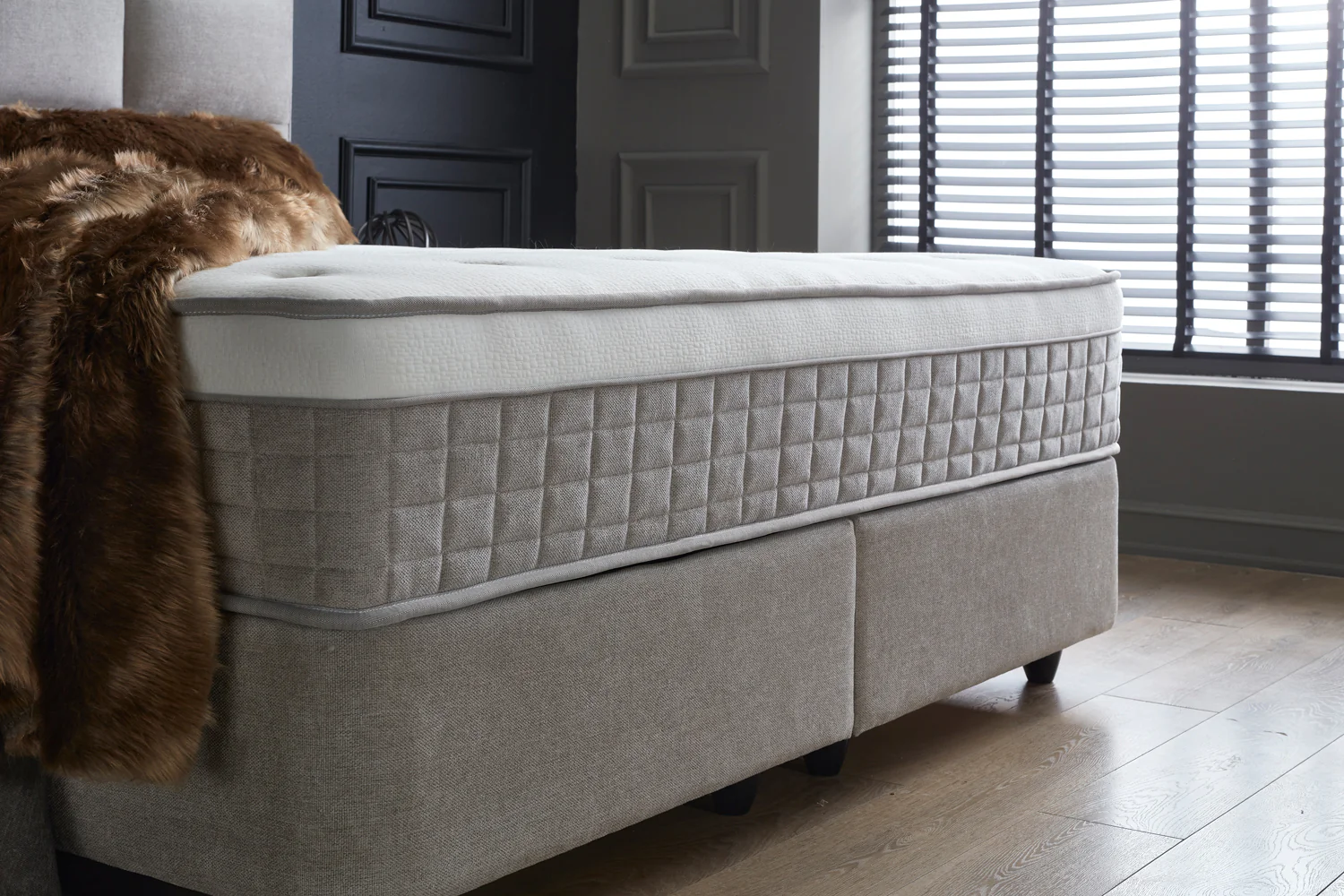 Boxspringbett Ayana Hellgrau/Beige Voll-orthopädisches Komfortbett mit Bettkasten, Stauraum, inkl. kostenlose Lieferung und Montage - Image 13