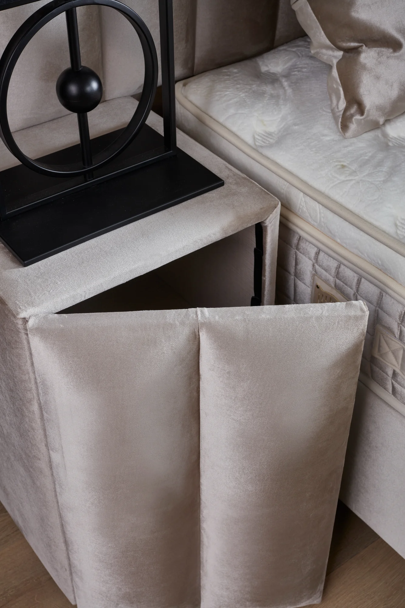 Boxspringbett Oscar Beige Voll-orthopädisches Komfortbett mit Bettkasten, Stauraum, inkl. kostenlose Lieferung und Montage - Image 13