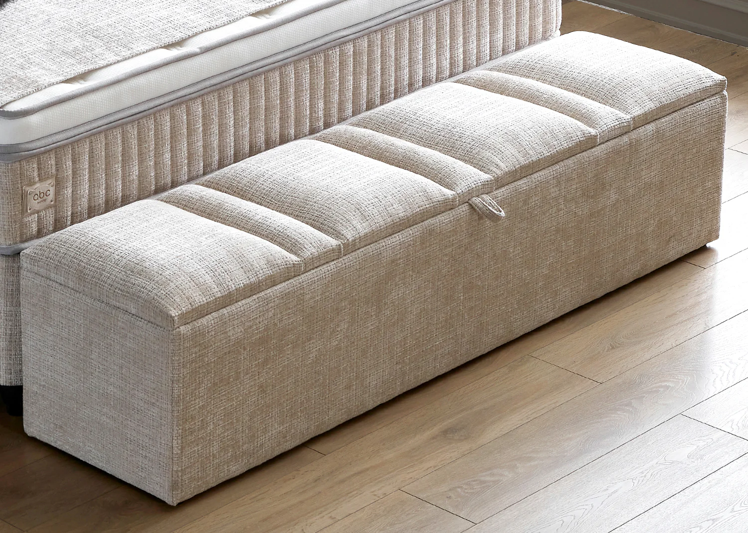 Boxspringbett Riviera Sandbeige Voll-orthopädisches Komfortbett mit Bettkasten, Stauraum, inkl. kostenlose Lieferung und Montage, inkl. Beleuchtung und integrierten USB-Steckdose im Kopfteil - Image 16