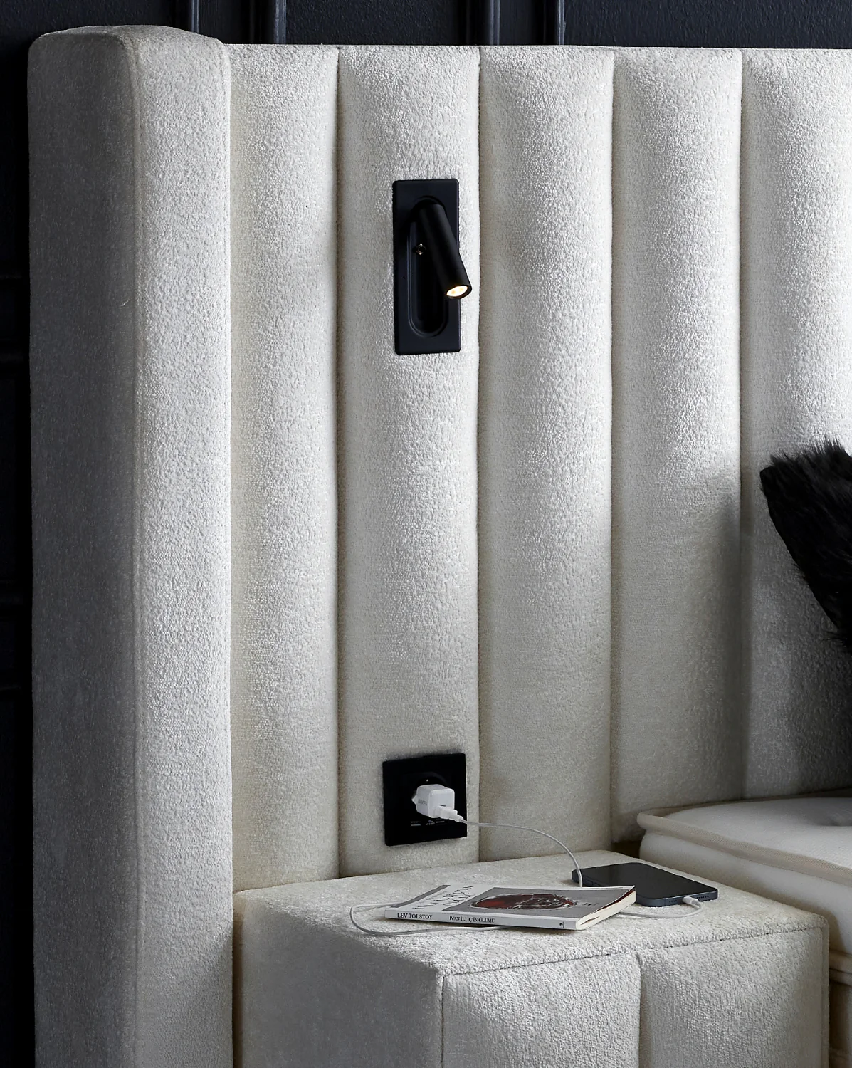 Boxspringbett Sheraton Cremeweiß Voll-orthopädisches Komfortbett mit Bettkasten, Stauraum, inkl. kostenlose Lieferung und Montage, inkl. Beleuchtung und integrierten Steckdosen im Kopfteil - Image 13