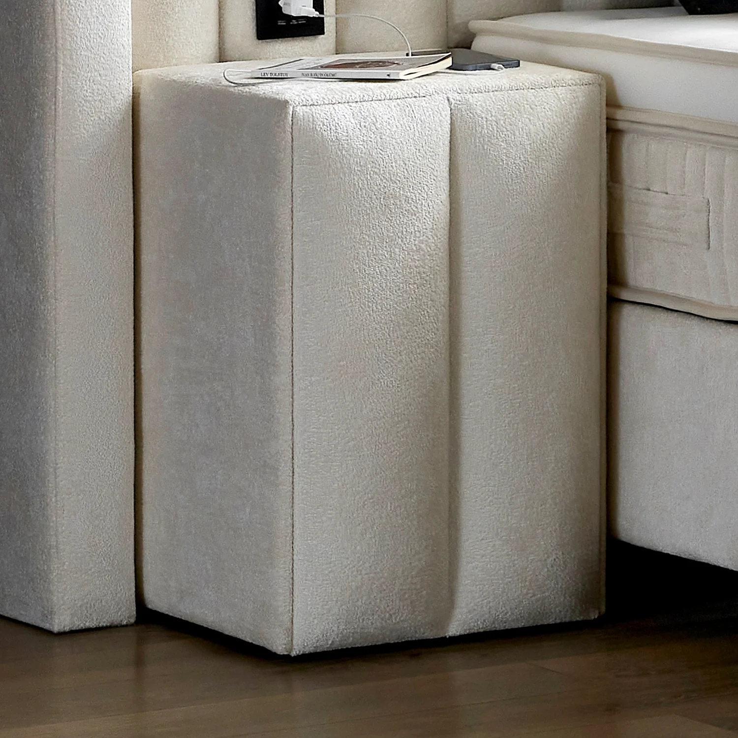 Boxspringbett Sheraton Cremeweiß Voll-orthopädisches Komfortbett mit Bettkasten, Stauraum, inkl. kostenlose Lieferung und Montage, inkl. Beleuchtung und integrierten Steckdosen im Kopfteil - Image 16